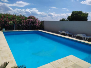 Maison 6 personnes avec piscine terrain arboré clôturé
